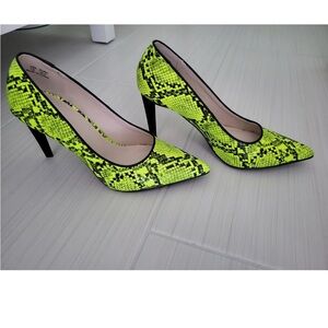 Kendall & Kylie Neon Yellow Snake-Print Pointed Toe Pumps